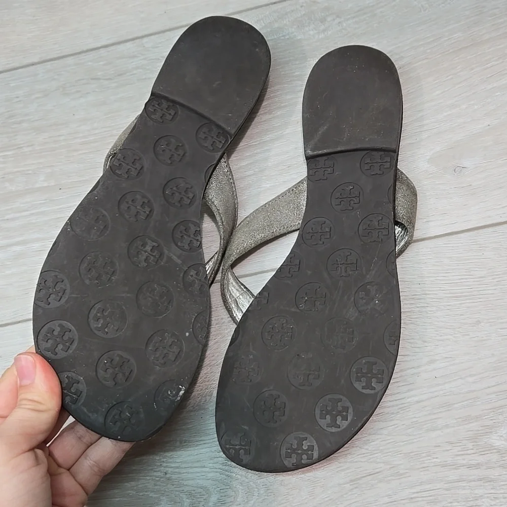 Tory Burch Women's Thong T Strap Metallic Flip Flops Sandals Shoes Sz 8M